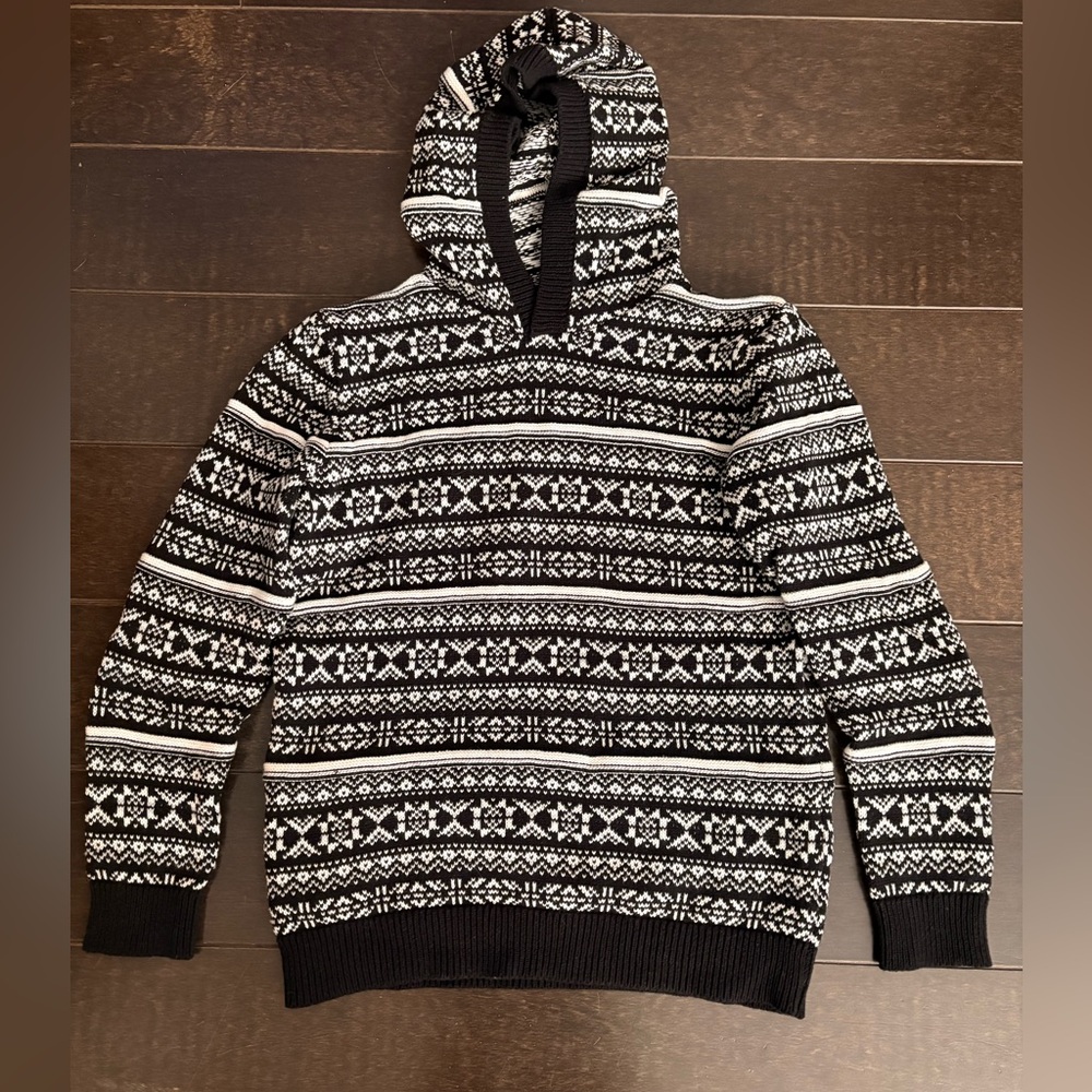 Youth L Black & White Sweater